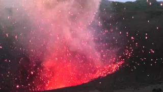 Yasur vulcano big eruption - Vanuatu