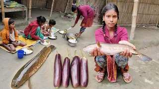 How SANTALI TRIBE girl cutting & cooking BIG SHOL fish recipe in village style | Indian cooking