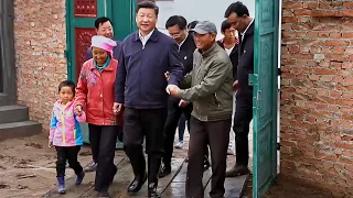 Rare Xi Jinping: Seeing poor peasants choking with heartache, donating army coats to poor households