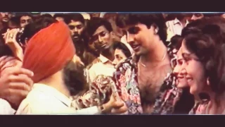 Rare Video | Akshay Kumar checking 'khiladi' (1992) movie response |