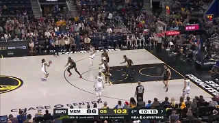 Moses Moody with the finish poster dunk after a long pass by Draymond Green