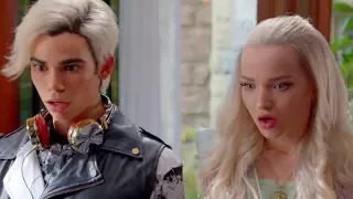 Descendants 2 - The Talking Dog - Clip #9 HD