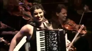 The Irish Washerwoman played by Tracey Collins (accordion)