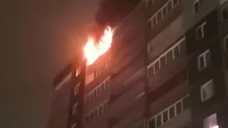 Женщина упала с горящего 12 этажа. Real video