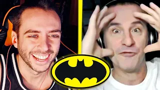 Jordi Wild tiene delante la voz de BATMAN y está contento como un niño pequeño