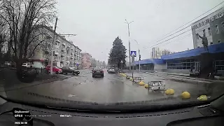 Видео 1 из 4 город Аварийный Саратов везде нет разметки на дороге часто ДТП случаются из-за разметки