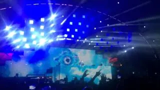 Alesso at Ushuaia 09-07-14 - Calling (Lose My Mind)