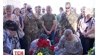У Києві провели в останню путь бійця батальйону "Айдар" Ярослава Комарова