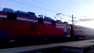 Поезд 045С Кисловодск — Екатеринбург 10.01.2018 года подъезжает к вокзалу Волгоград 1.