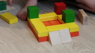 Строим замок из деревянных кубиков/часть 1/игры дома