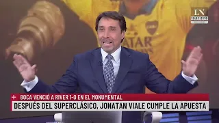 Después del superclásico, Jonatan Viale cumple la apuesta. El Pase 2022 entre Feinmann y Viale..