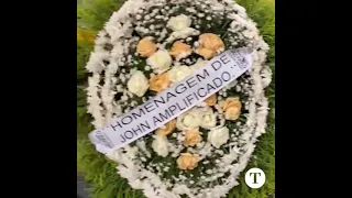 Famosos enviam coroas de flores ao velório de Marília Mendonça