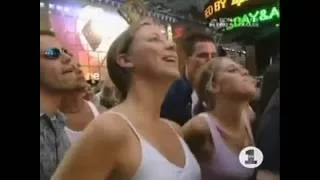 Bon Jovi - Born To Be My Baby(Live at Times Square 2002)