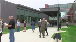 Shoreland Elementary revisits 1974 with time capsule opening | WTOL 11