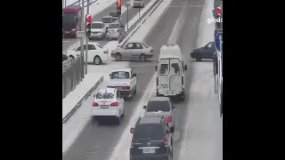 В Улан-Удэ водитель чудом избежал ДТП