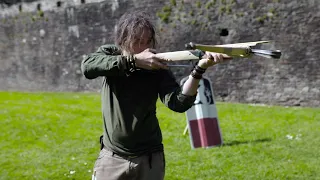 【中世ヨーロッパ最強の兵器】クロスボウ（弩）の凄さがわかる動画