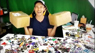 2 HUGE FREE BOXES of Fidget Spinners! + 5 Giveaway