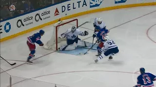 Rangers' Vesey scores after miscue by Maple Leafs