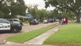 1 dead, 1 in custody after shooting in southeast Houston