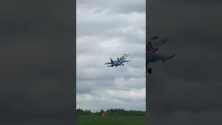 Взлёт Су-35 «Русские Витязи» на Парад Победы 2021