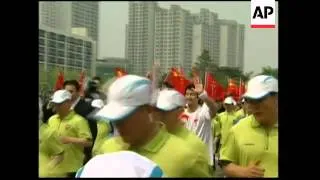 Olympic torch relay; scuffles betwn pro and anti-China protesters