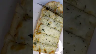 Cheesy garlic bread in air fryer/ garlic bread recipe/ snack recipe/iftar recipes