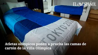 Atletas olímpicos ponen a prueba las camas de cartón de la Villa Olímpica