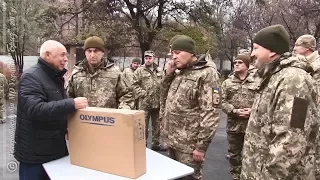 Передача мобільному госпіталю нового обладнання.