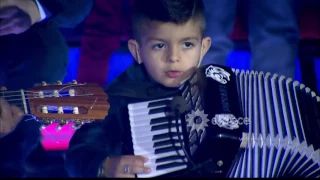 ¡Este chico tiene mucho futuro! Mirá cómo llevó adelante un show entero