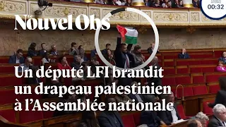 Un drapeau palestinien est brandi à l'Assemblée nationale par le député LFI Delogu