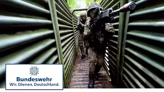 Jäger-Stoßtrupp im Grabenkampf  - Bundeswehr