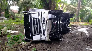 TERGULING Rc Dump Truk LD Nissan Saat Pengantaran Batu Pembangunan Jalan Truk Hino 500 Bawa Beko