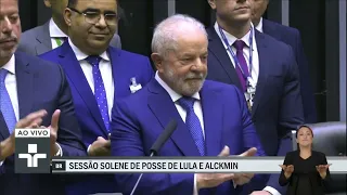 Luiz Inácio Lula da Silva assume oficialmente a Presidência da República pela terceira vez