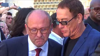 Jean-Claude Van Damme krijgt ster in Oostende: JCVD tekent gastenboek