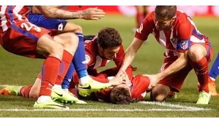 اصابة خطيرة جدا للاعب اتلتيكو مدريد فرناندو توريس وبكاء الاعبين ( ( الدوري الاسباني ) HD
