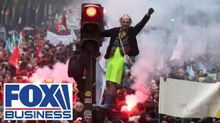 Macron under pressure as French pension protests leaves Paris burning HD 1080