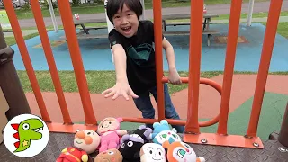 レオくんが公園でアンパンマンたちとかくれんぼ？どこにかくれているかな？ トイキッズ