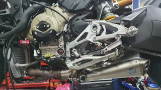 Ducati V4R dyno run - with and without baffle