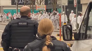 Zug ZG: Polizei kontrolliert Protestmarsch