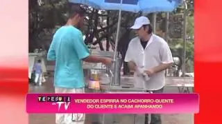 Te Peguei na TV: Vendedor espirra no cachorro quente do cliente