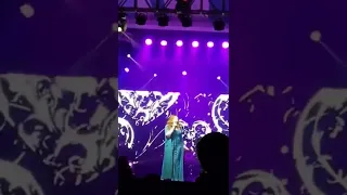Sharon Cuneta sings Barry Manilow songs Medley