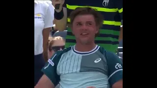 How calm he is | Stricker singing just before knocket out Tsitsipas from US open