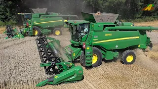 Getreideernte 2022 Mähdrescher John Deere Combine Harvester Traktor Lohnunternehmen Landwirtschaft