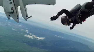 Skydiving Plane Dives And Almost Hits Jumpers