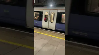 Elizabeth Line arrival and departure London🇬🇧