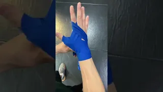 Как бинтовать руки в боксе. Простой способ | How to wrap your hands in boxing. Simple way.