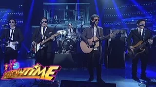 It's Showtime: Ely Buendia and The Itchyworms sing "Pariwara"