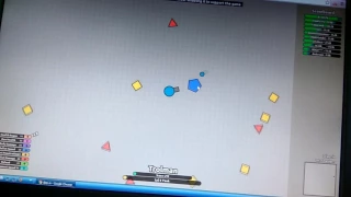 Тролмен играет в diep.io