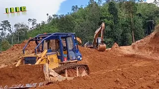 Alat Berat Beko & Bulldozer Membuat Jalan Baru