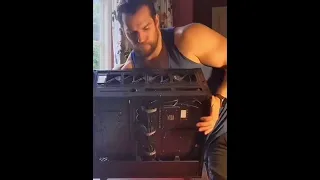 Henry Cavill building a gaming PC 💪